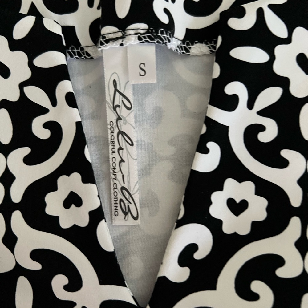 Lulu B Cooling UPF 50+ Short Sleeve Top Black White Print Size Small NWT new - Picture 2 of 10